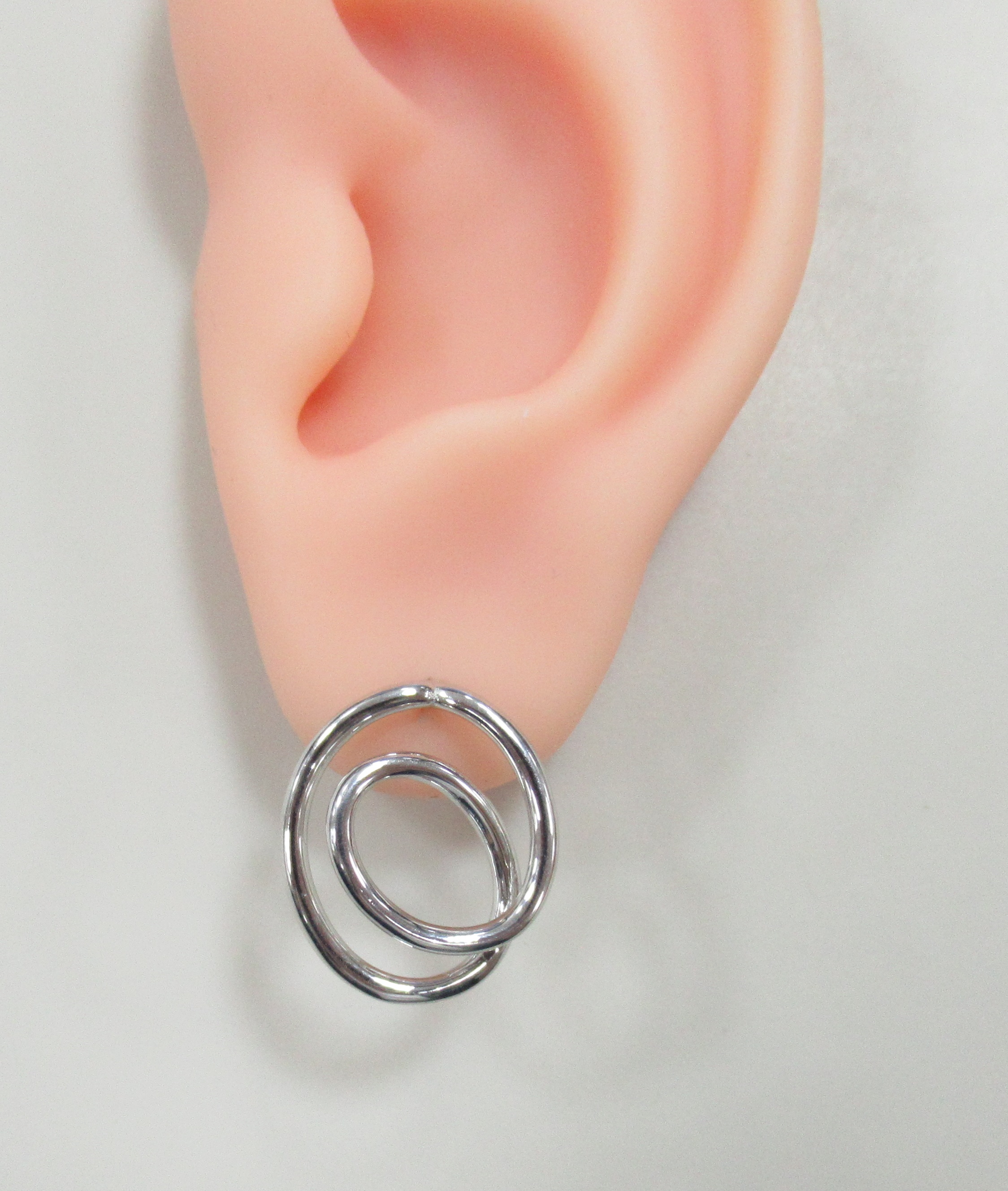 Серебряные серьги 925 пробы;